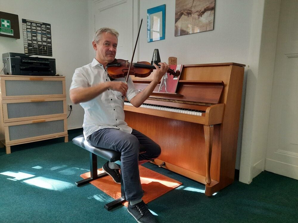 Raimo Gaartz hat beinahe jedes Instrument schon gespielt. Besonders schlägt sein Herz aber für Streichinstrumente.