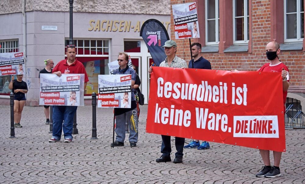Die erste von mehreren Kundgebungen der Linken auf dem Markt.