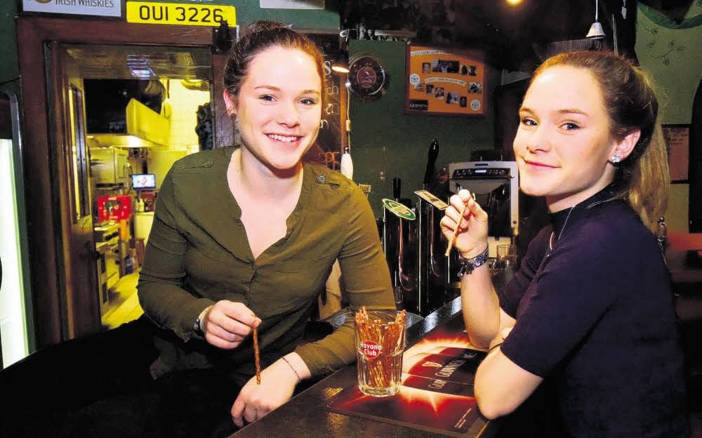 Lea und Aline Kolditz (v.l.) haben im Alter von sieben bis zwölf Jahren sechs Filme und drei Musikvideos gedreht.