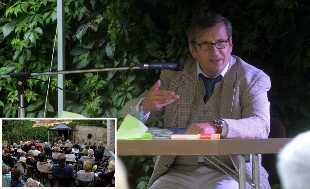 Alexander Schäfer gab bei der Sommernachtslesung Einblicke in das Leben seines bekannten Vaters.