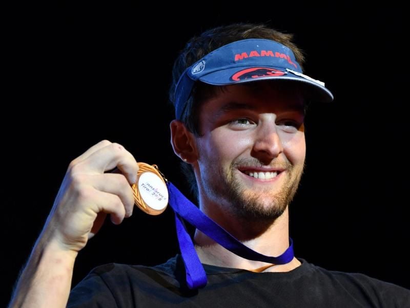 Kletterer Jan Hojer freut sich über seine Bronzemedaille. Foto: Barbara Gindl/APA