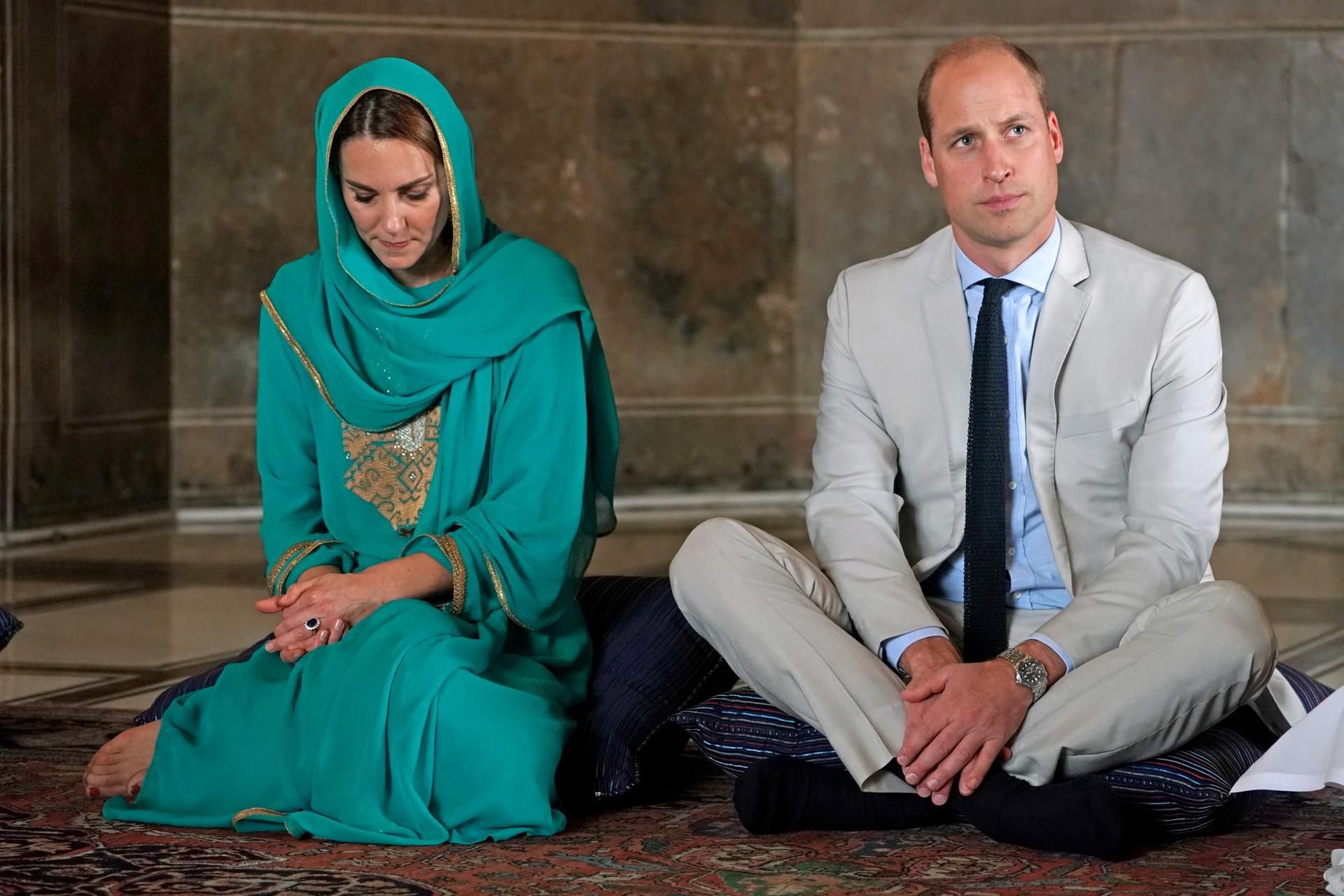 Herzogin Kate und Prinz William bei ihrem Besuch in einer pakistanischen Moschee.