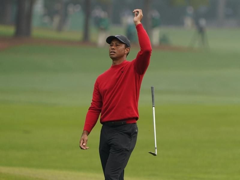 Tiger Woods erlebte am 12. Loch ein Desaster. Foto: Chris Carlson/AP/dpa