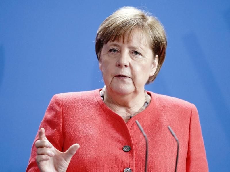 Bundeskanzlerin Angela Merkel schließt Lockerungen im Fußball aus. Foto: Kay Nietfeld/dpa