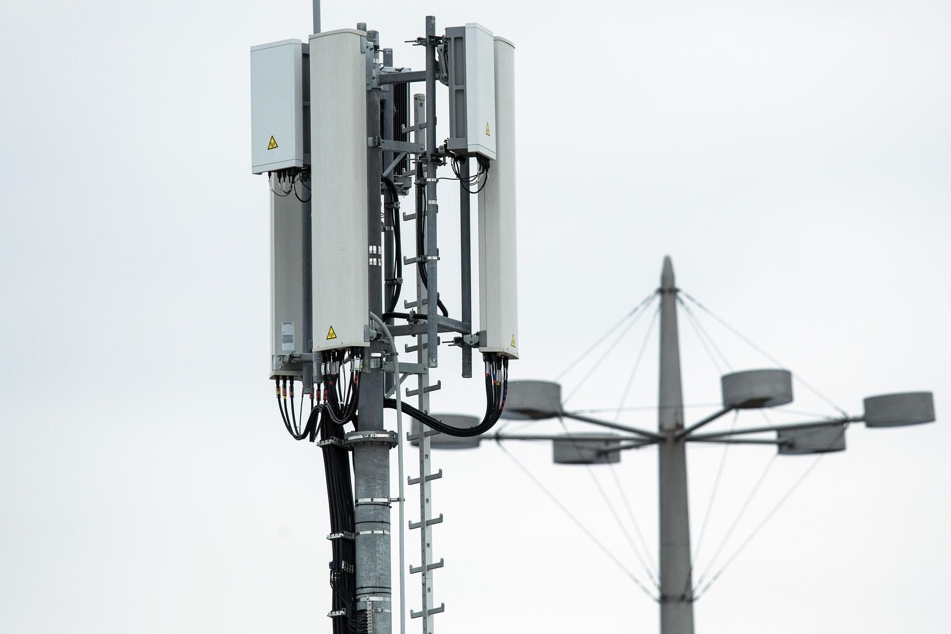 In Deutschland beginnt der Aufbau von 5G. Jetzt steht auch in Sachsen-Anhalt der erste Mast.