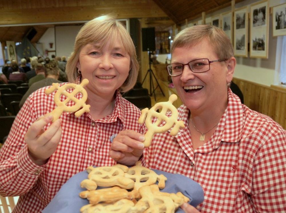 Manuela Schmidt und Antje Volknandt mit der „Queste“.