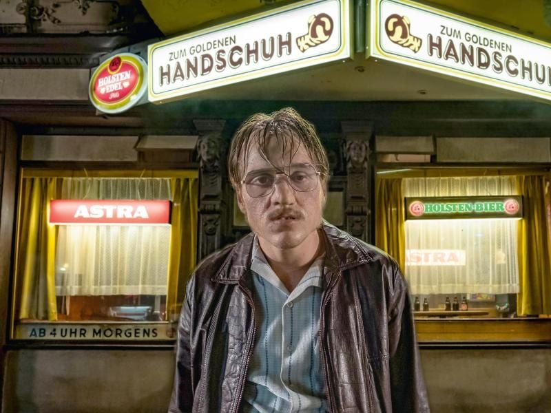 Jonas Dassler als Fritz Honka in einer Szene des Kinofilms "Der goldene Handschuh". Foto: Gordon Timpen/bombero/Berlinale/