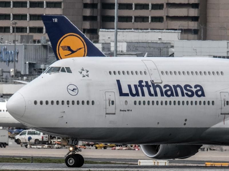 Passagiermaschinen der Lufthansa am Frankfurter Flughafen. Foto: Boris Roessler/dpa/Archivbild