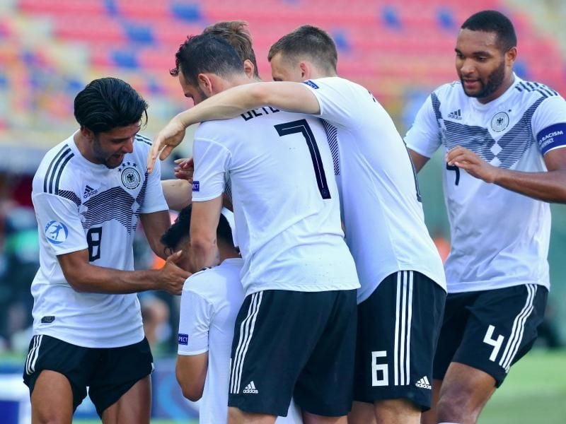 Stehen im Finale der EM: Die deutschen U21-Spieler jubeln. Foto: Cezaro De Luca