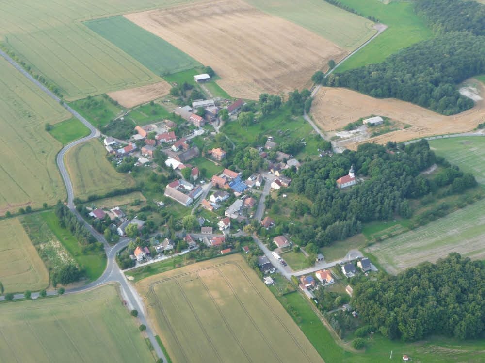 Casekirchen aus der Vogelperspektive: In der kommenden Woche feiert das zur Verbandsgemeinde Wethautal gehörende Dorf seine Ersterwähnung vor 1040 Jahren. Los geht es am Mittwoch, 5. Juli, mit einem Festkonzert.