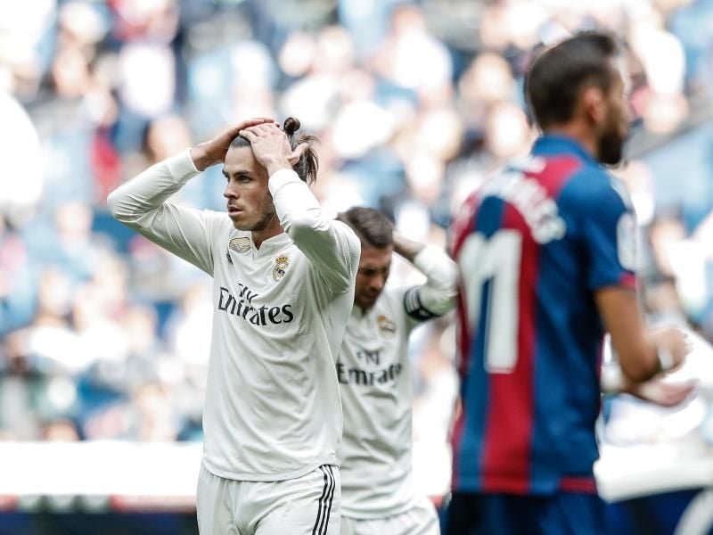 Verzweifelt: Reals Gareth Bale (l) und Sergio Ramos (M). Foto: Enrique de la Fuente/Shot for pr