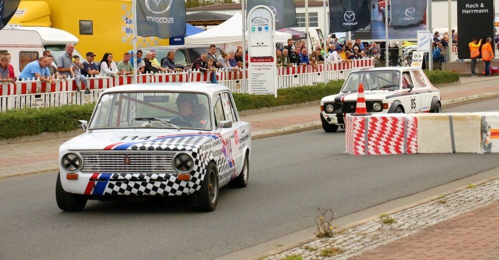 Ab durch die Schikane: Insgesamt zwei hatte der Motorsportclub (MC) Köthen auf den langen Geraden aufgebaut.