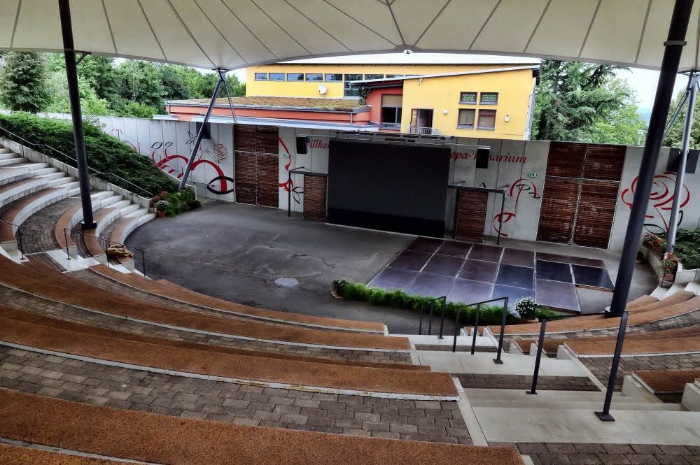 Die Rosen-Arena ist wie ein halbes Amphitheater angelegt.