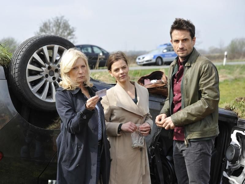 Sabine Postel, Camilla Renschke und Oliver Mommsen (l-r) drehten die „Tatort”-Folge „Echolot”. Foto: Karsten Klama
