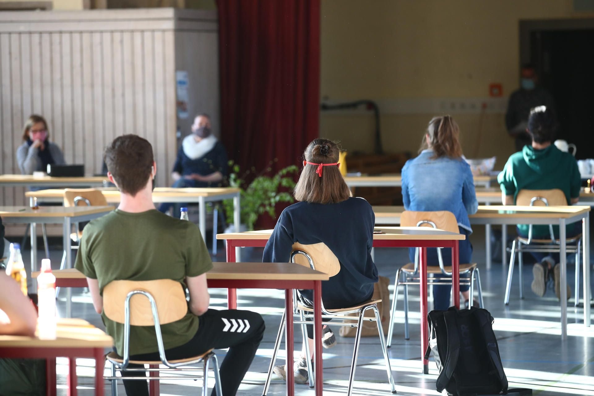 Jena: Schüler mit Mundschutz