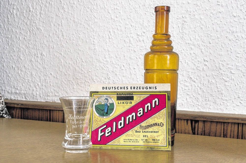 Im Archiv des Sammlers Hubertus Kiesel finden sich noch Glas und Flasche.
