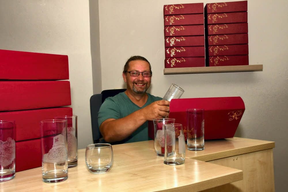 Matthias Hoffmann in seinem neuen Geschäft in der Hettstedter Wilhelmstraße.