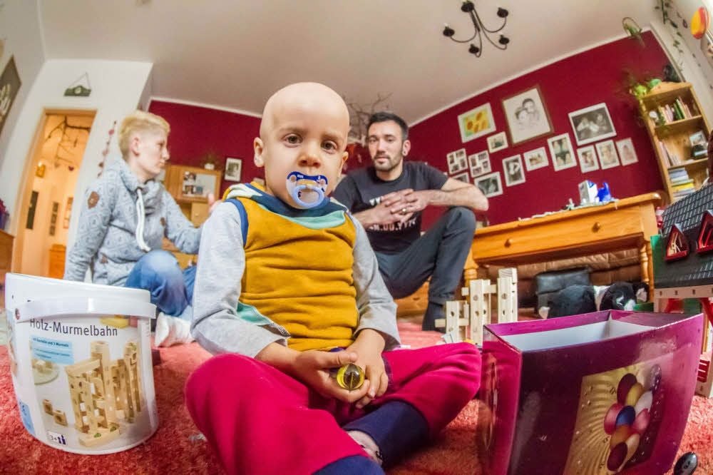 Nur wenige Stunden konnte Frida Charlott an Ostern nach Hause kommen. Dann muss sie wegen eines Fiebers zurück in die Uniklinik.
