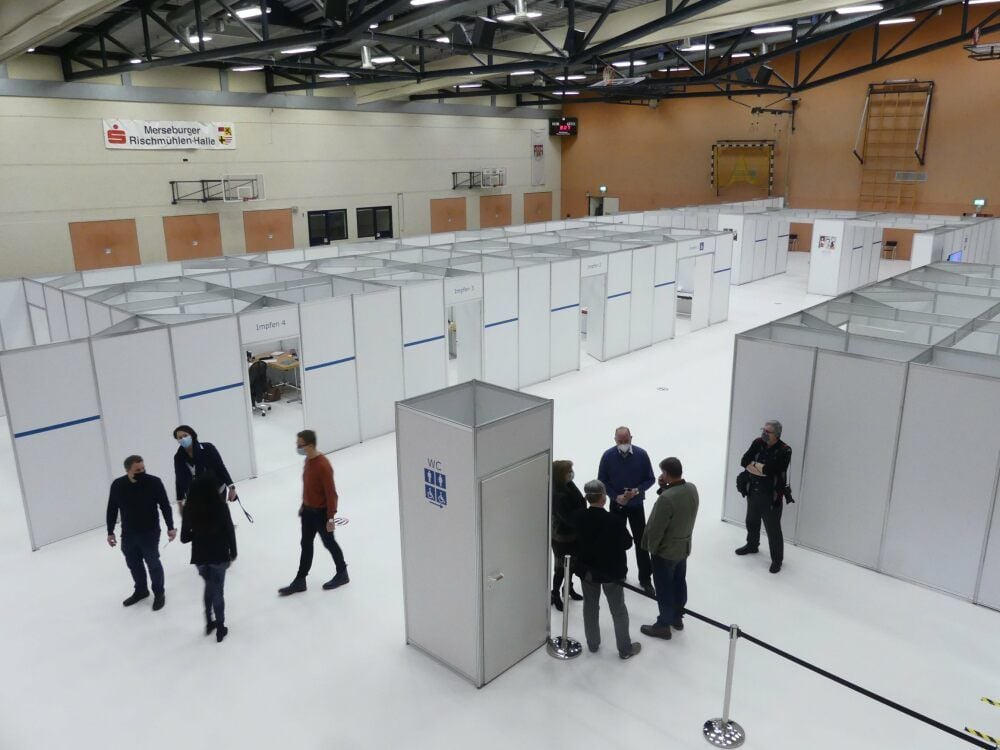 Eine Messebaufirma hat das Impfzentrum errichtet. Am Samstag erfolgte der Testlauf.