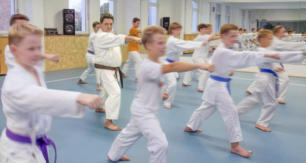 Andreas Kühn ist mit 60 Jahren der Älteste im Staßfurter Karate-Klub. Sein brauner Gürtel weist den Senior als ausgewachsenen Kämpfer mit hohen technischen Fertigkeiten aus.