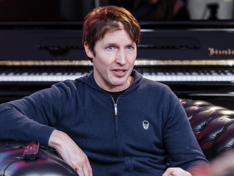 Der britische Singer-Songwriter James Blunt fordert ein Ende des Rassismus. Foto: Markus Scholz/dpa