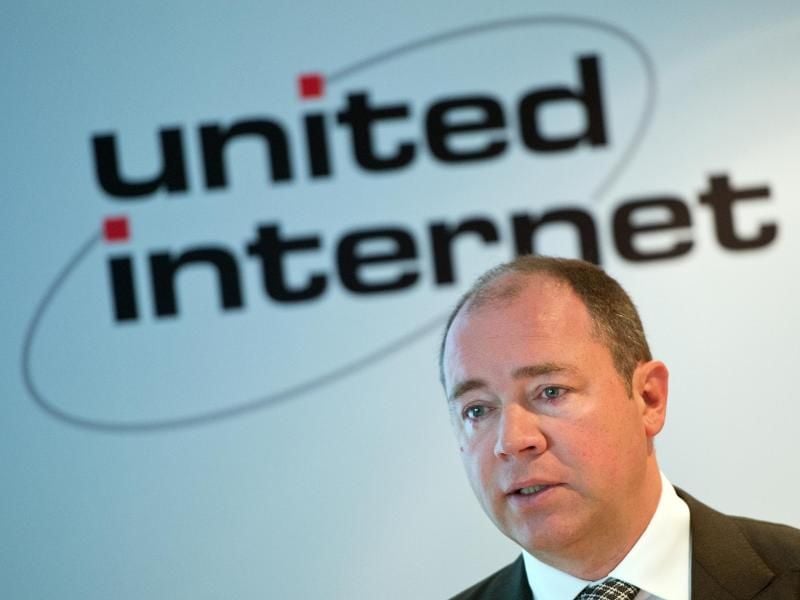 Ralph Dommermuth, Konzernchef der United Internet AG, spricht auf einer Pressekonferenz des Unternehmens. Foto: Boris Roessler/Archivbild