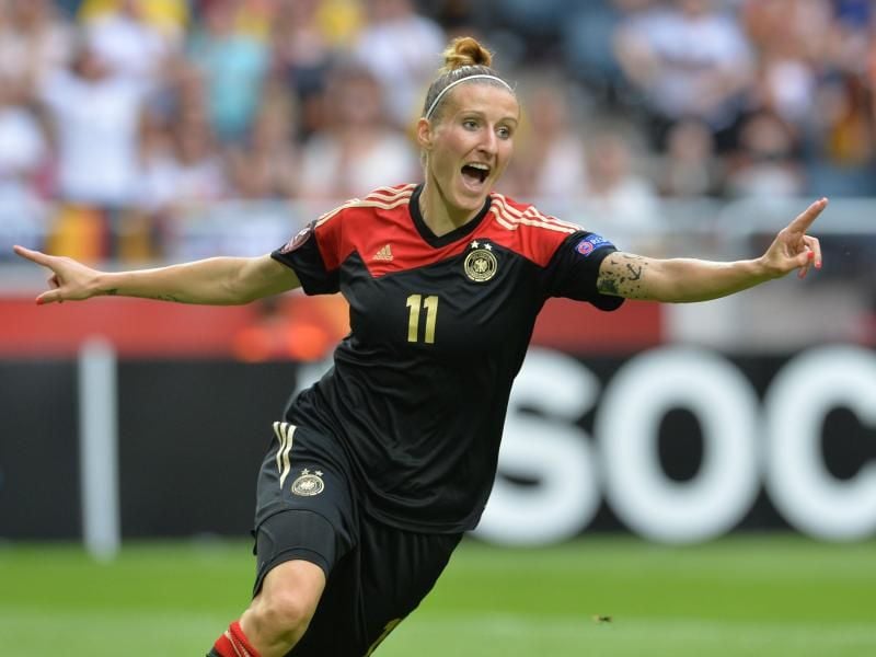 Beendet ihre aktive Laufbahn: Frauenfußall-Olympiasiegerin Anja Mittag. Foto: picture alliance / Carmen Jaspersen/dpa