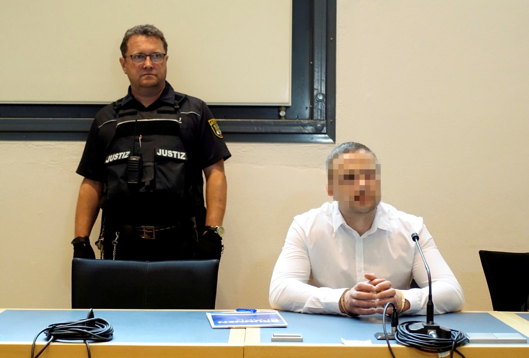 Der Angeklagte war unter Drogeneinfluss am 4. November 2019 in einen Baumarkt eingebrochen, bei seiner Festnahme griff er einen Polizisten an.
