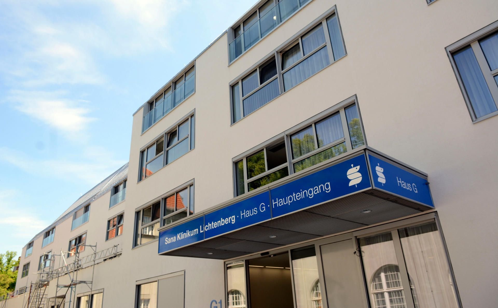 Mehr als eine Stunde brauchte das junge, armenische Paar laut Anwalt, bis sie zu Fuß und mit der Straßenbahn das Sana-Klinikum erreichten.