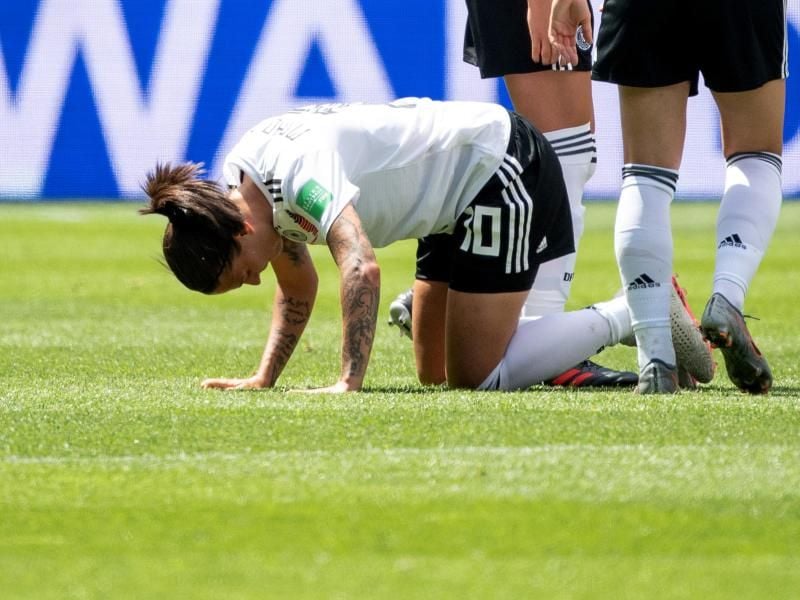 Marozsan rechter Fuß ist nach dem Spiel gegen China stark angeschwollen. Foto: Sebastian Gollnow