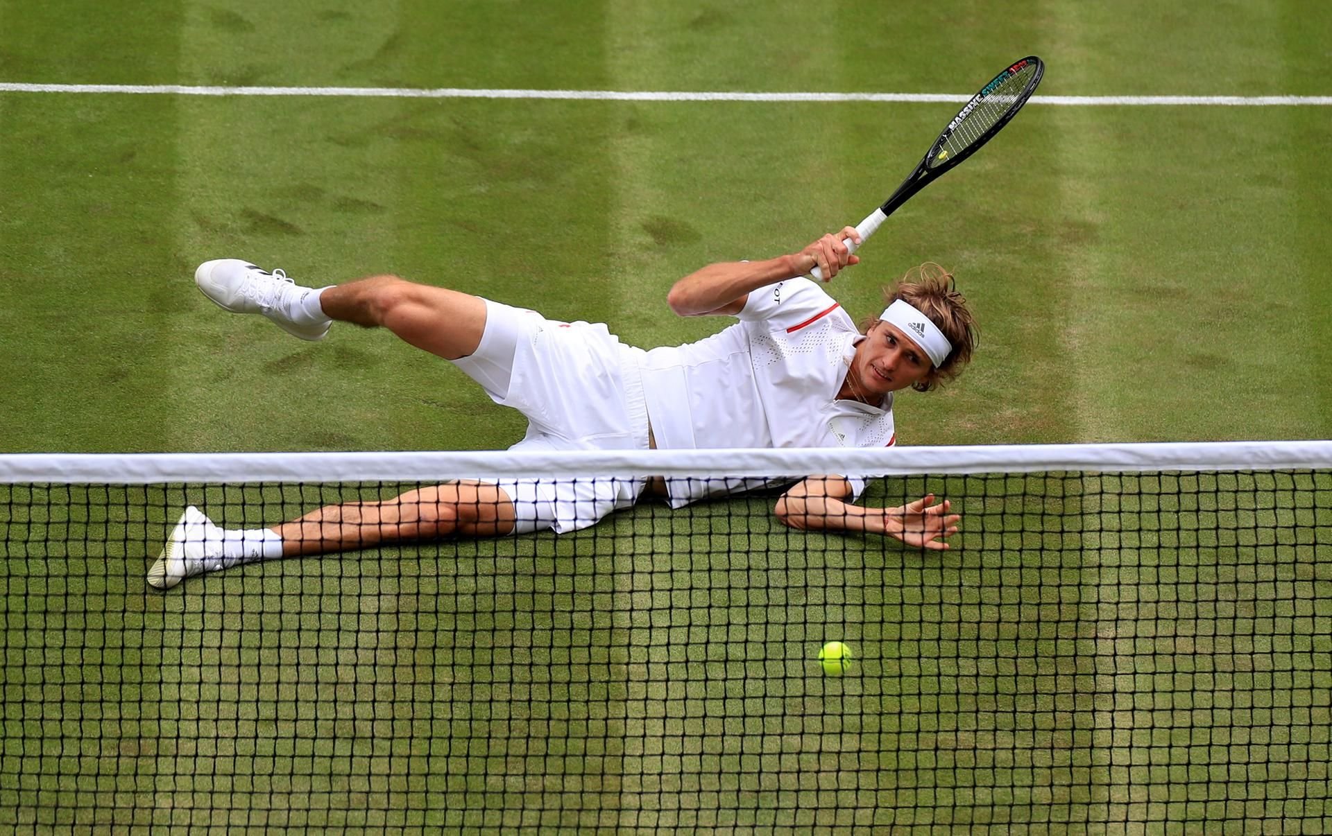 Alexander Zverev ist in der ersten Runde des Rasen-Turniers von Wimbledon ausgeschieden.