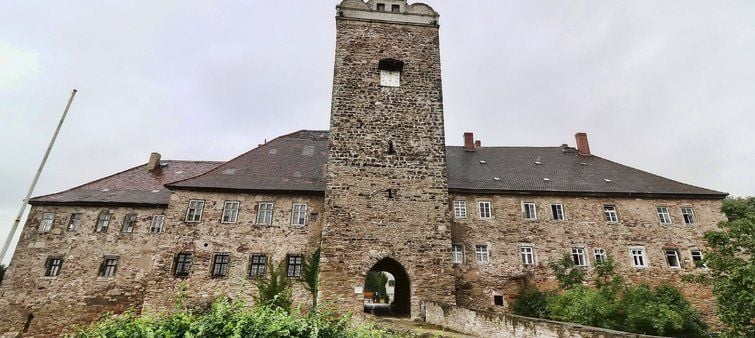 Für den Verkauf der Allstedter Vorburg an Christian Kopocz gibt es noch immer keinen konkreten Notartermin.