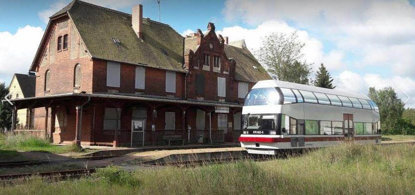 Der Chemnitzer Triebwagen auf der Dessau-Wörlitzer Bahnstrecke.