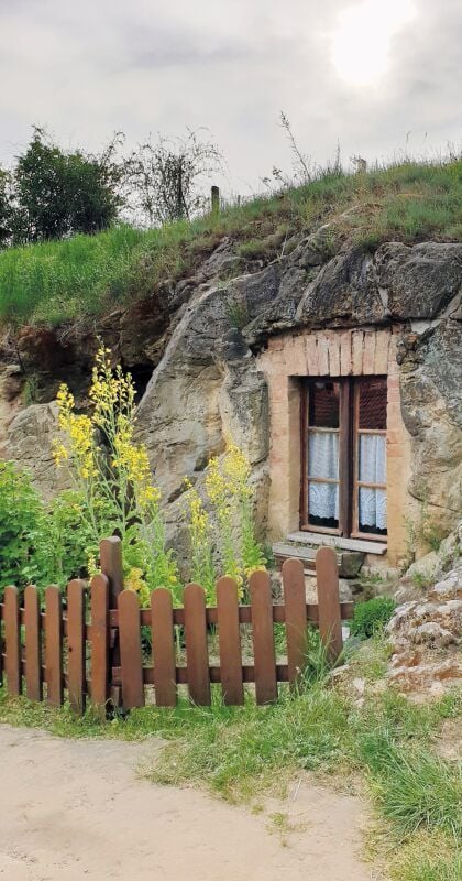 Die Höhlenwohnungen bei Langenstein: gemütlich wie bei den Hobbits.