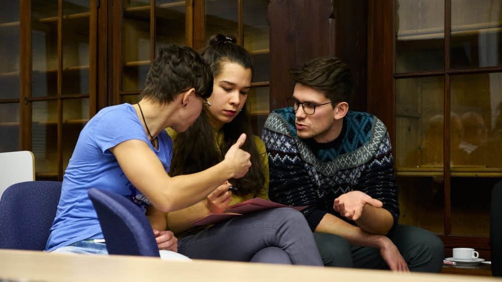 Diskussion unter Studierenden