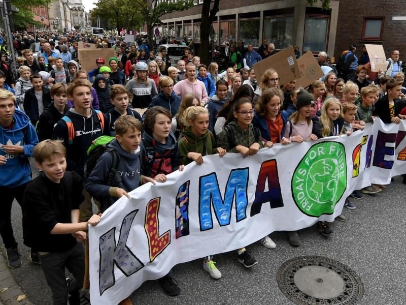 Demonstranten der Bewegung Fridays for Future starten zu einem Demonstrationszug. Foto: Carsten Rehder