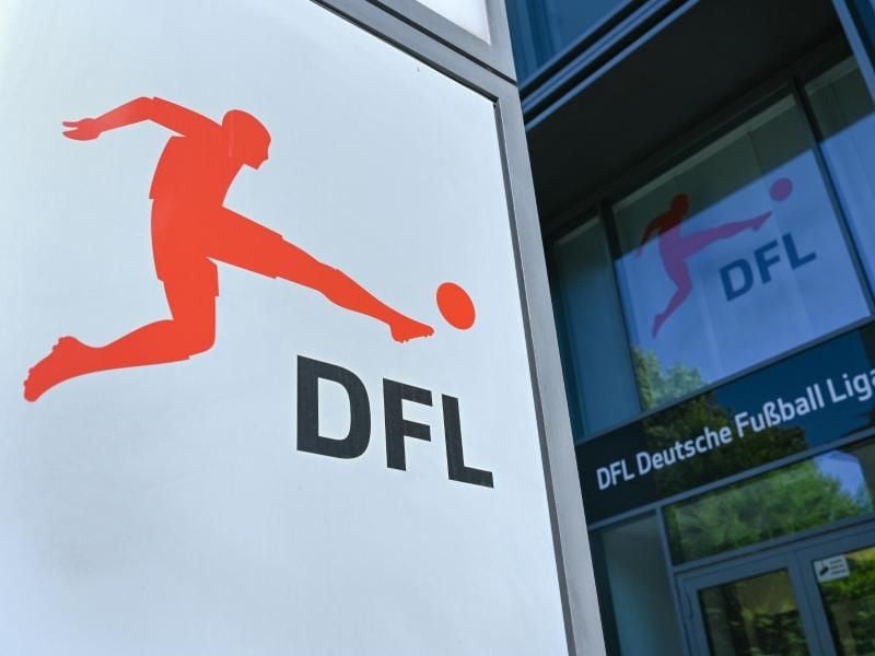 Es ist weiter unklar, wie gewertet würde, falls die Bundesliga-Saison abgebrochen werden müsste. Foto: Arne Dedert/dpa