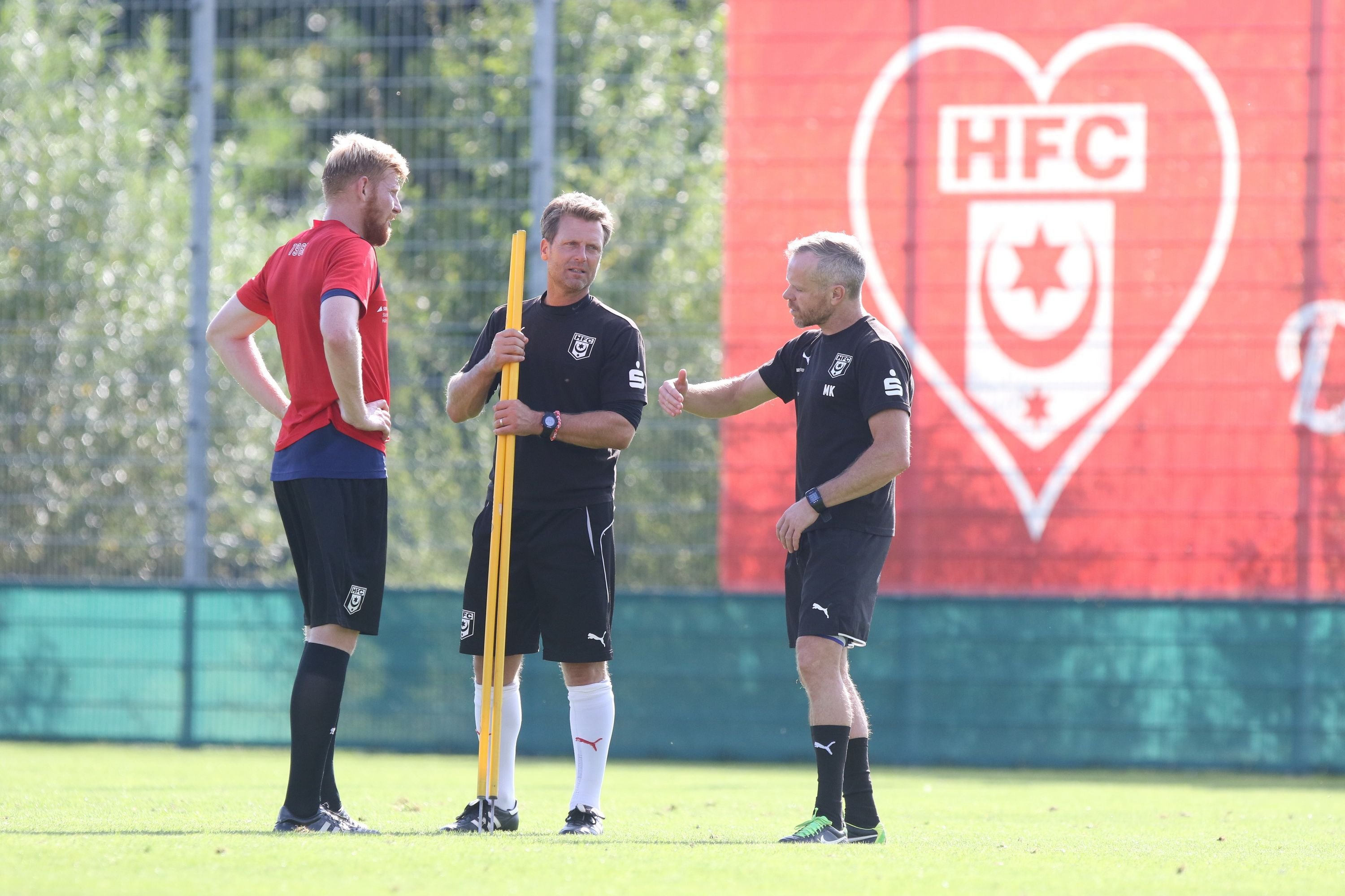 Gespräch mit dem neuen Trainer-Gespann: Fabian Franke mit Co-Trainer Marco Kämpfe und Cheftrainer Rico Schmitt.