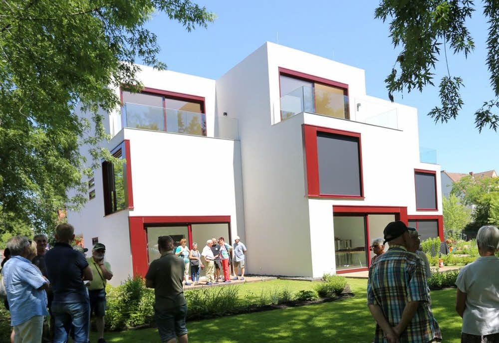 Viele Neugierige fanden sich zum Tag der Architektur an der „neuen Villa Ziemsen“ ein.