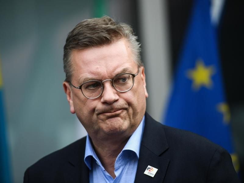 Unter Druck: DFB-Präsident Reinhard Grindel. Foto: Andreas Arnold