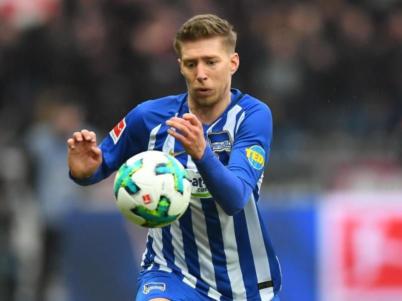 Mitchell Weiser wechselt von Berlin nach Leverkusen.