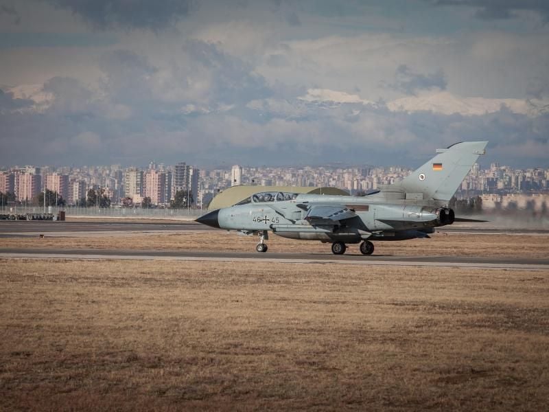 Tornado der Luftwaffe startet im Rahmen des Einsatzes Counter DAESH auf dem Bundeswehrstützpunkt Incirlik in der Türkei. Foto: Bundeswehr/Falk Bärwald