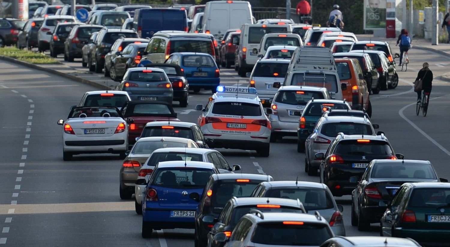 Rettungsgassen werden laut DRK oft blockiert.