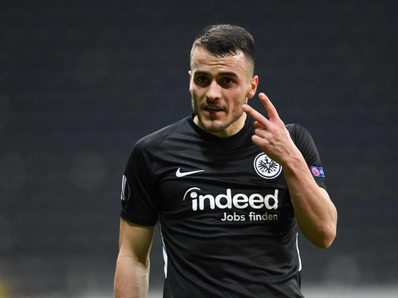 Bleibt für vier Pokalspiele gesperrt: Filip Kostic von Eintracht Frankfurt. Foto: Arne Dedert/dpa