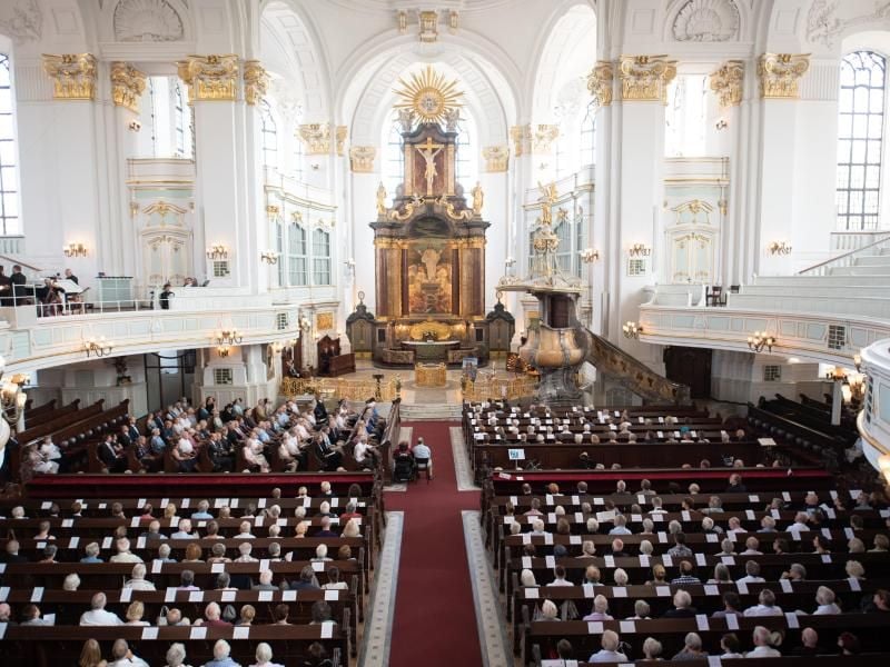 Die hamburger Kirche Sankt Michaelis (Michel). Foto: Daniel Reinhardt/dpa/Archivbild