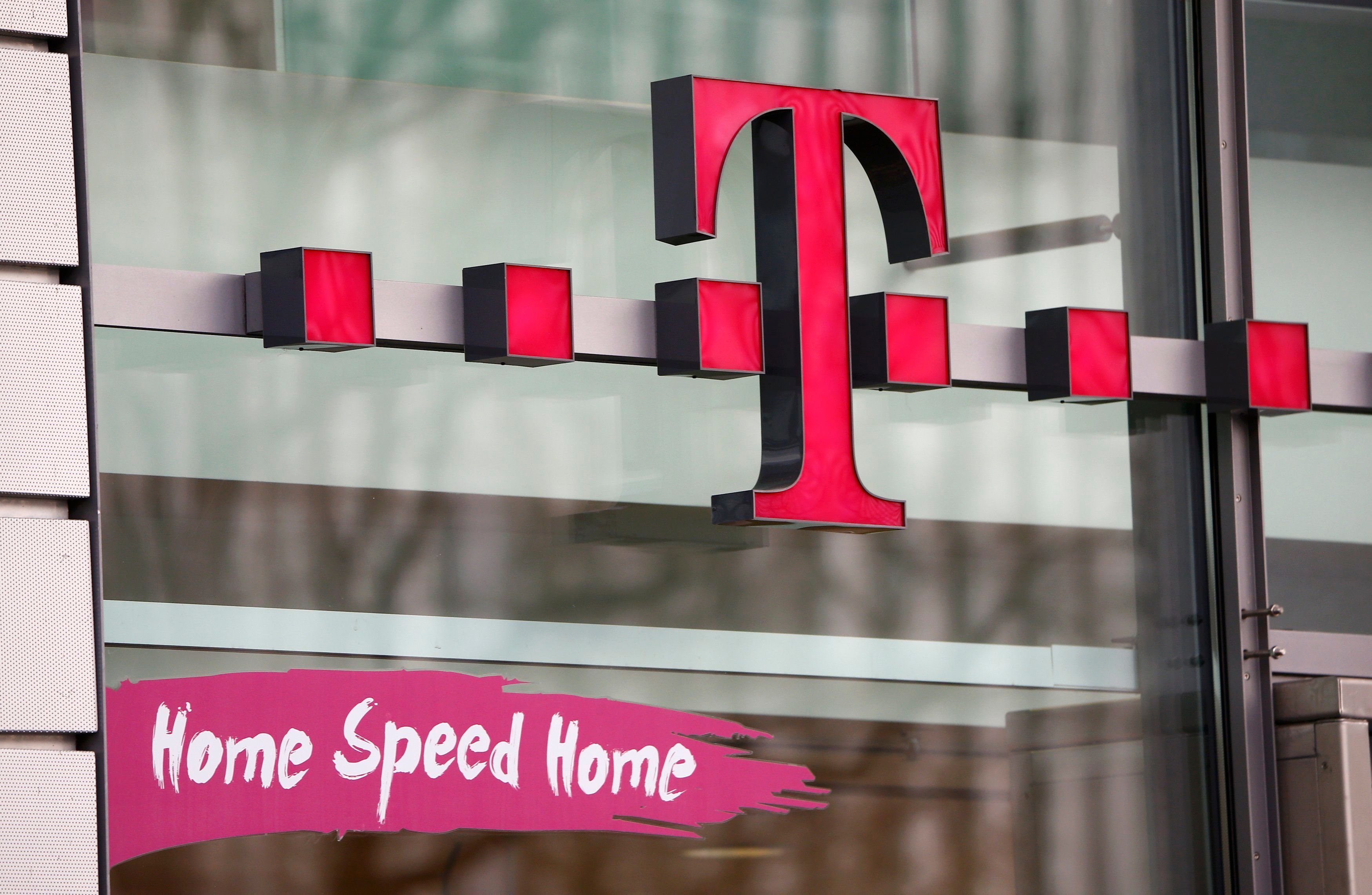 Bei der Telekom waren rund 900.000 Anschlüsse von massiven Störungen betroffen.