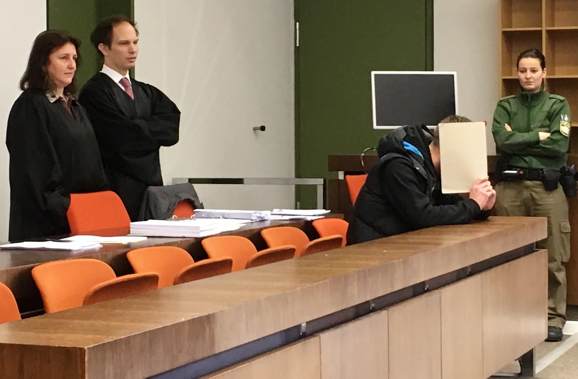 Nach einer tödlichen U-Bahn-Schubserei im Juni 2016 ist der Angeklagte nun zu dreieinhalb Jahren Haft verurteilt worden.