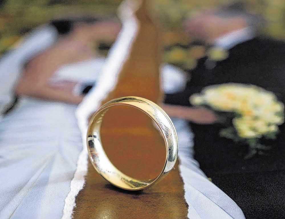 Zerbricht die Ehe, ist das Trennungsjahr eine Grundvoraussetzung für die Scheidung. Dabei leben die Partner getrennt von Tisch und Bett.