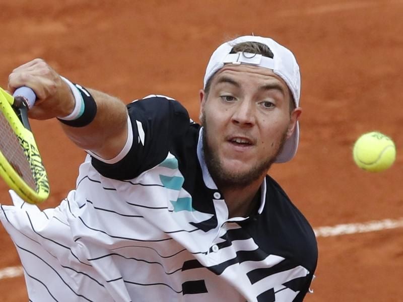 Jan-Lennard Struff war gegen Novak Djokovic quasi chancenlos. Foto: Christophe Ena/AP