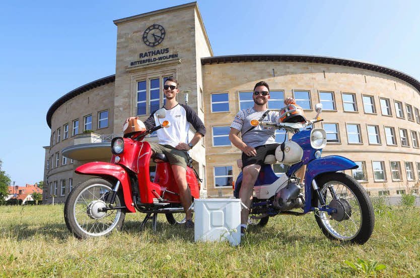 Martin und André Kottschoth waren vorige Woche zuversichtlich, dass sie mit den Oldtimer-Mopeds bis nach Island kommen. In Dänemark gab am Montag der blaue Star aber seinen Geist auf.